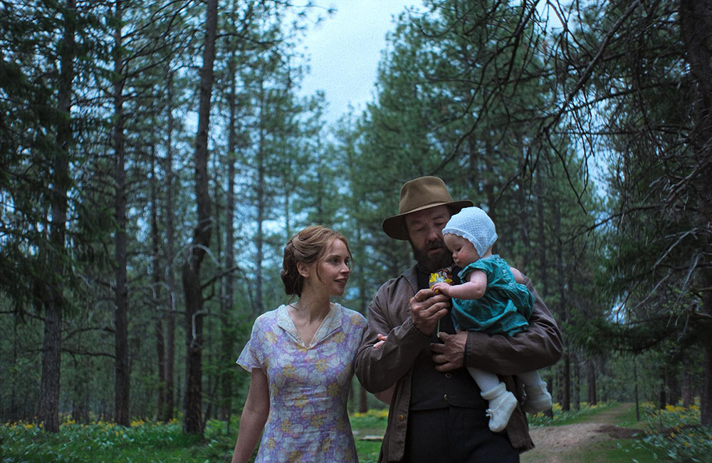 Кадр из фильма «Сны поездов» (2025)