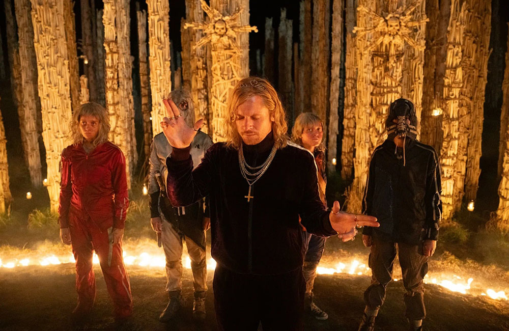 Кадр из фильма «28 лет спустя: Часть II. Храм костей» (2026)/ Columbia Pictures