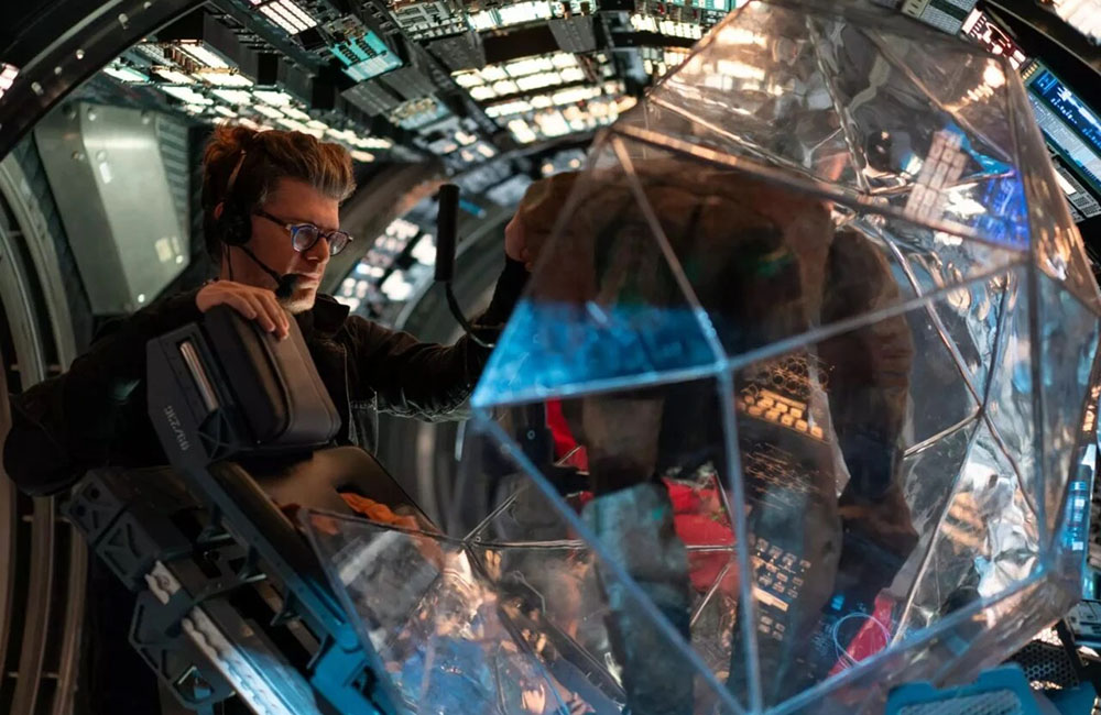 Джеймс Ортис и Рокки на съемках фильма «Проект "Конец света"» (2026)/ Фото: Amazon MGM Studios